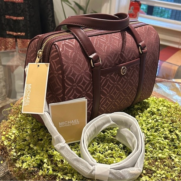 Michael Michael Kors Burgundy Duffel/Satchel
Bag NWT $678.00 - Picture 2 of 6